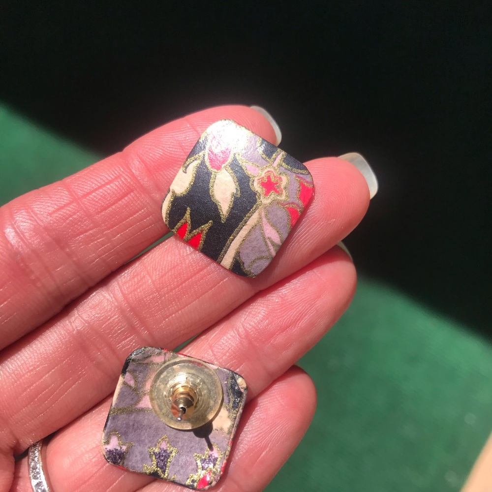 Pierced earrings. - Picture 3 of 3